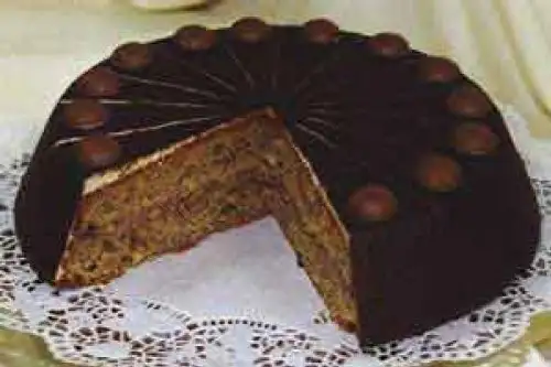 Strohauer's Nusstorte 26 cm Ø 1400 g