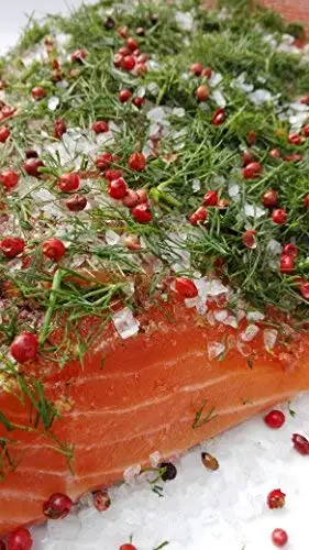 Hamburger Fischwerker Lachs gebeizt mit Dill und Rosa Beeren 1.1 kg ✔ Mit frischen Kräutern und Bio Zitrusfrüchen in eigener Manufaktur hergestellt