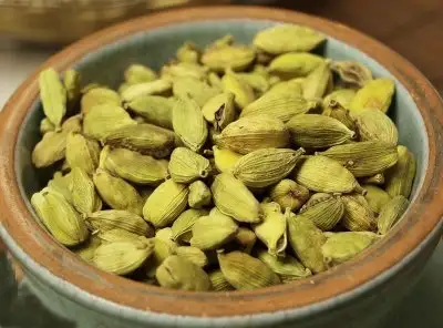Kardamom Cardamom ganz Größe 500g im Beutel