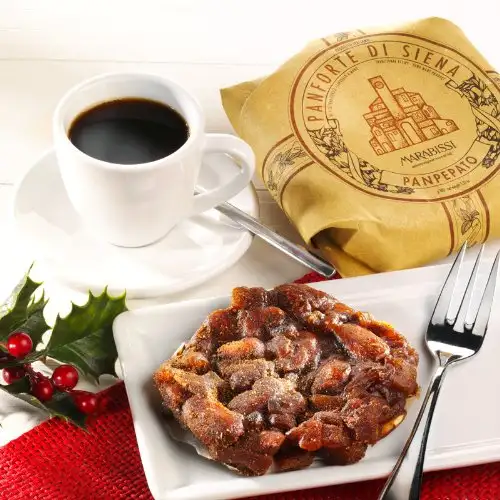 Panforte mit Mandeln und kandierten Früchten