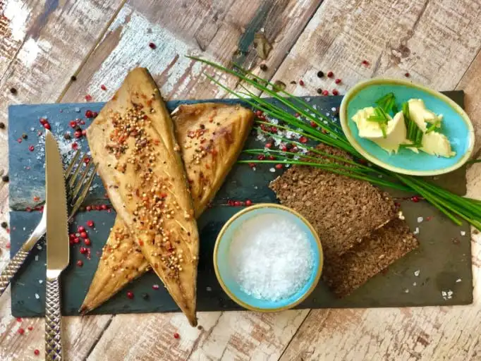 Geräuchertes Makrelenfilet mit Pfeffer täglich frisch geräuchert über feinstem Buchenholz Aromaversiegelt 300g