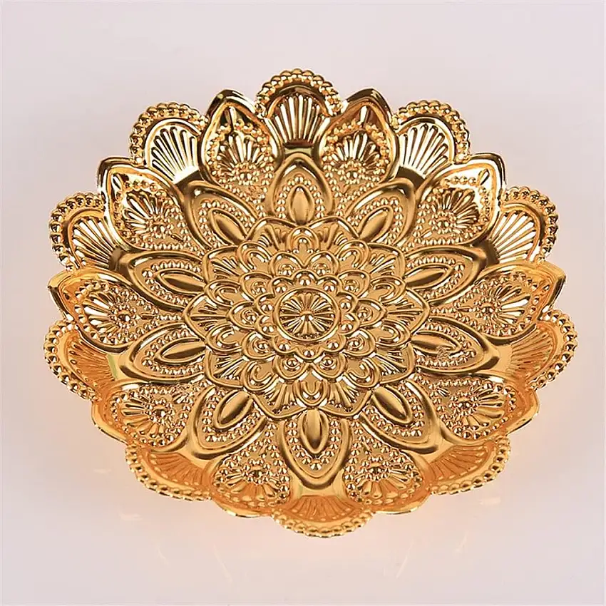 GJRFYJ Blumenform Gold Obstkorb Gravierte Teller Festival 14cmalloy Süßigkeiten Lebensmittel Nuss Organizer Hochzeit Home Desktop Tablett Dekoration (Color : A, Size : 5.59 inches)