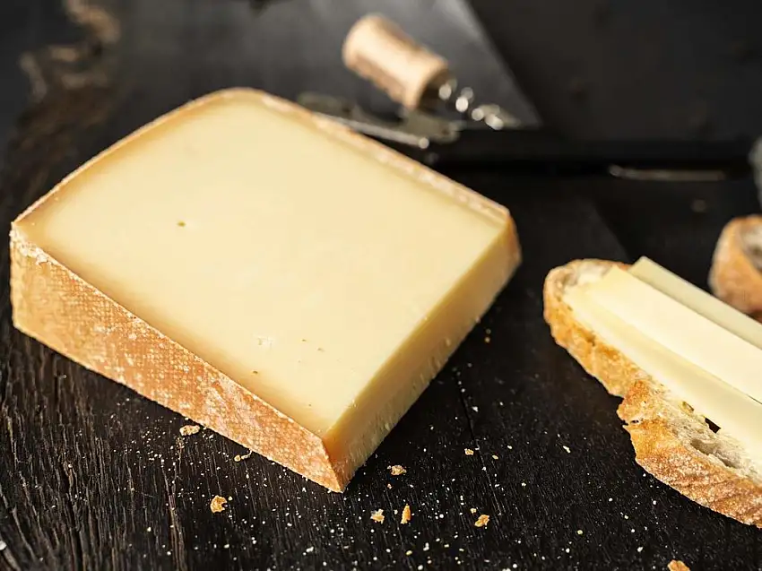 Bergkäse aus dem Vorarlberg - 9 Monate gereift - Heumilchkäse