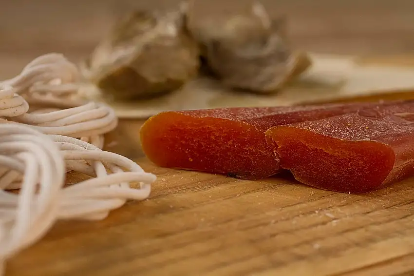 200 gr - Bottarga di Cabras Goldqualität. Bottarga der Meeräsche, verarbeitet in Cabras. Sardinien