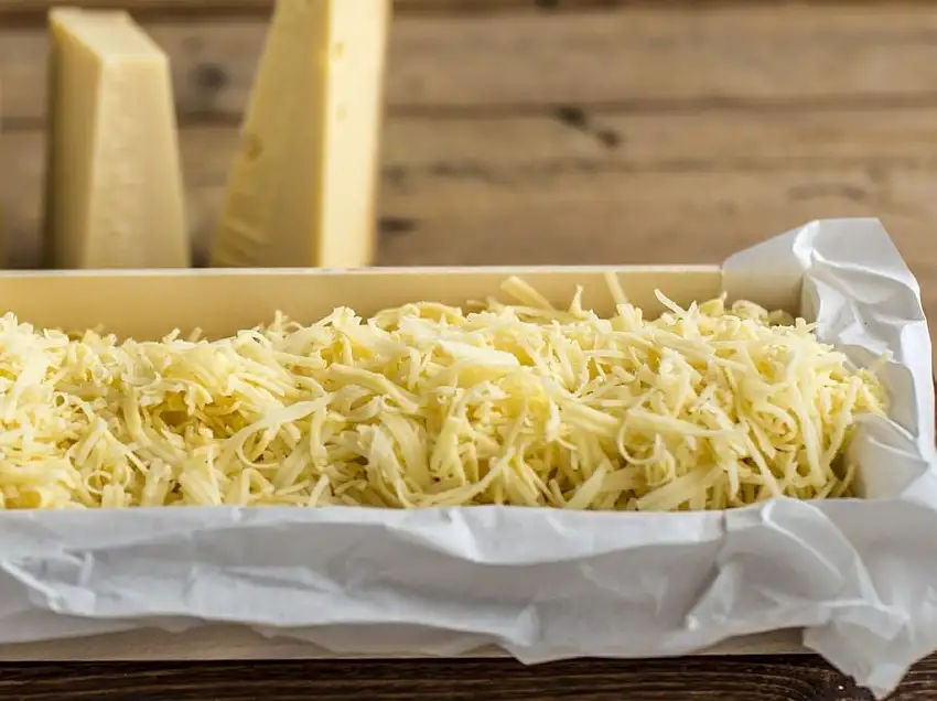 Fonduekäse 'Klassisch' - Mischung frisch gerieben - 500g Portion für 2 bis 3 Personen - Naturbelassen / Laktosefrei - Fondue Käse - Käsefondue - Käse Fondue - Käsemischung Fondue