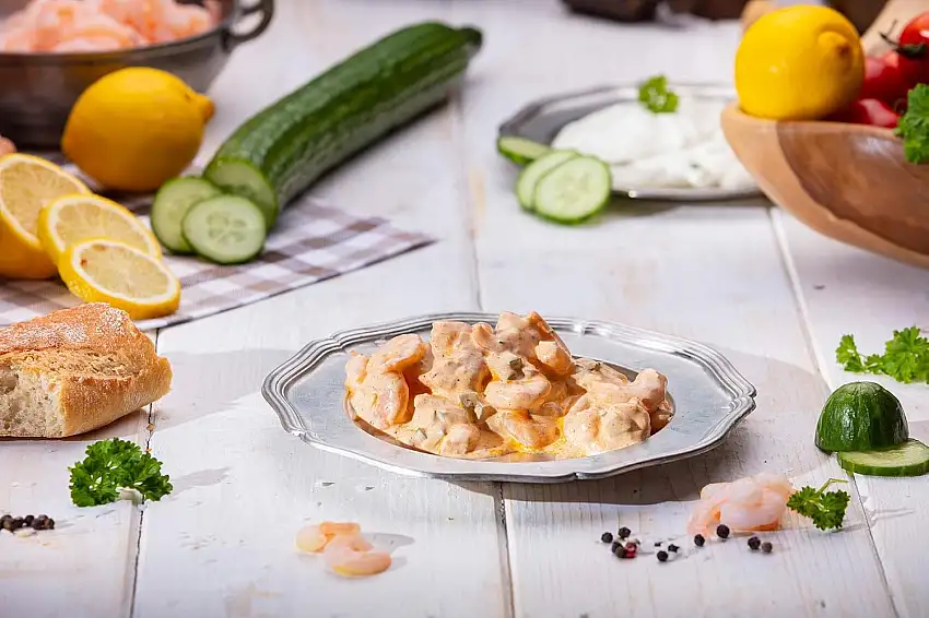 Klaassen Garnelensalat-Akropolis, in Handarbeit hergestellt, mit Tzatzikicreme und fruchtigem Zitronensaft, 500g