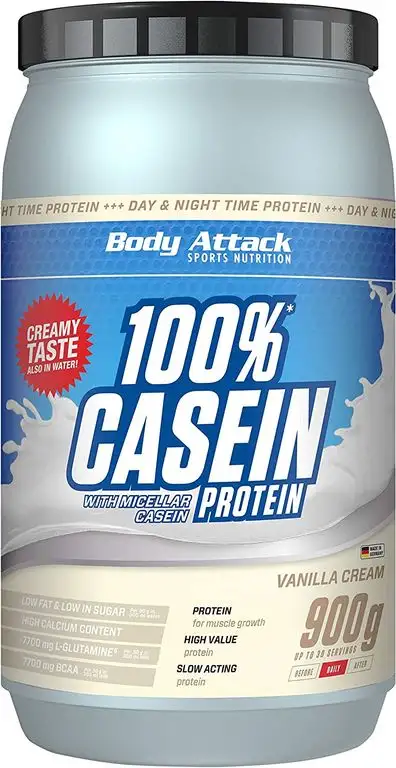 Body Attack 100% Casein Protein, reich an essentiellen Aminosäuren - Muskelaufbau und Erhalt, Low Carb - für Sportler, Athleten & Figurbewusste - Vanilla Cream, 900g Eiweißpulver