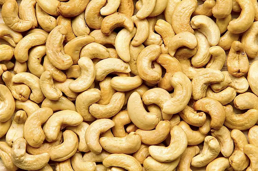 Cashewnüsse geröstet ungesalzen | 1 Kg Cashewkerne von 100% natürlicher Herkunft | gentechnikfrei | geeignet für vegan und vegetarische Ernährung | in wiederverschließbarem Beutel | Dorimed