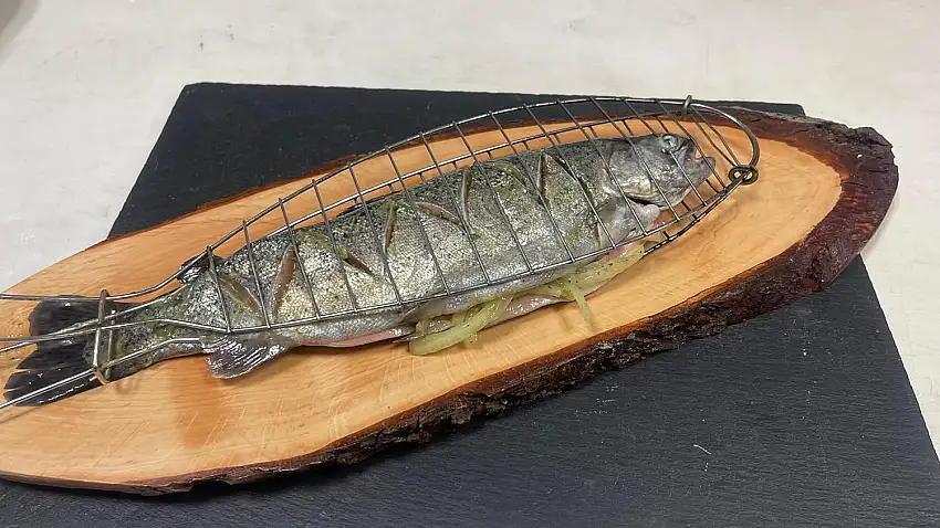 Marinierte Forelle für den Grill I Grill Forelle Vakuumiert frisch zubereitet für Ihren Grill I Grillfertige frische Forelle I Grillpaket Fischgriller Kirschauer Aquakultur frische Grill Forelle 250g