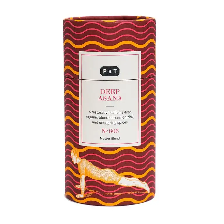 P & T Deep Asana, Ganzblatt-Bio-Gewürztee Master Blend, Ayurvedischer Chai-Stil mit Kräutern, Koffeinfrei, Deko-Dose (100g / 3.5)