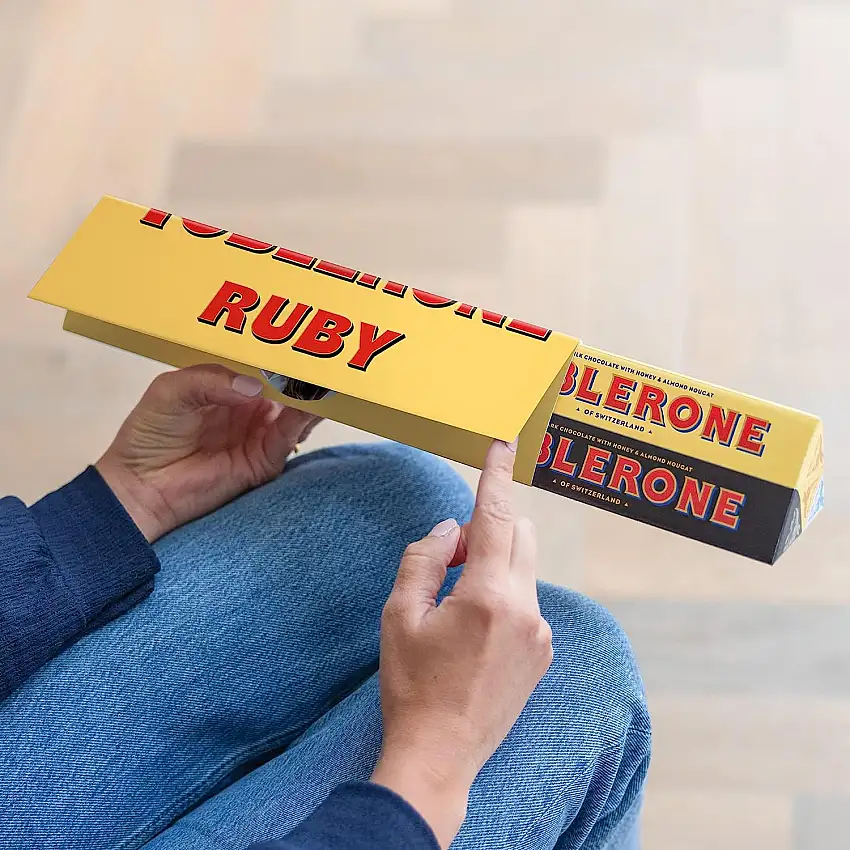XL Toblerone Personalisiert mit Namen und Botschaft - Personalisiertes Mega Toblerone Schokoladengeschenk mit 8 Schokoladentafeln in den leckersten Geschmackssorten (800 Gramm - XL Toblerone)
