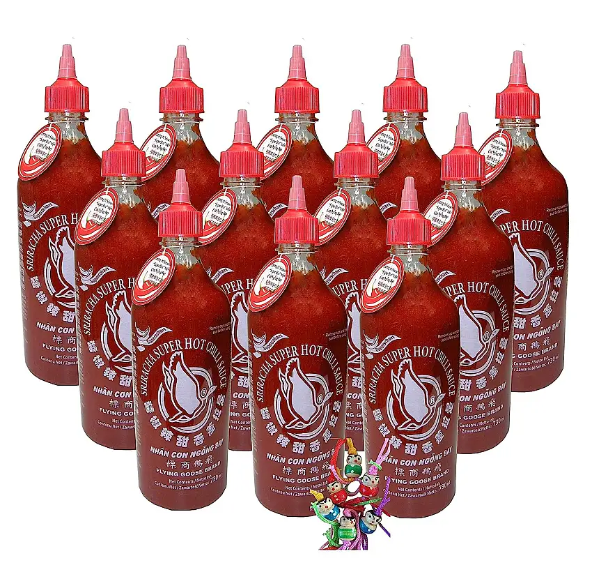 yoaxia ® - 12er Pack - [ 12x 730ml ] FLYING GOOSE Sriracha sehr scharfe Chilisauce SUPERSCHARF (extra Chili) Chilli Sauce + ein kleines Glückspüppchen - Holzpüppchen
