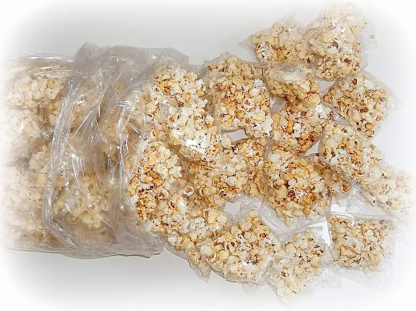 KARNEVAL FASCHING WURFMATERIAL 100 MINI BEUTEL POPCORN party,feste