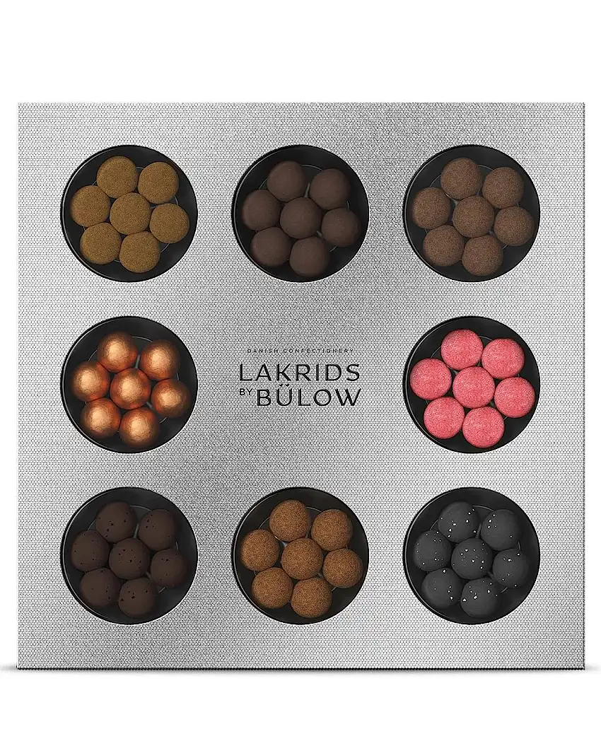 LAKRIDS BY BÜLOW - Winter Selection Box - 350g - Pralinen-Geschenk mit Dänischen Gourmet Lakritz-Kugeln - Weicher Lakritzkern umhüllt von Cremiger Schokolade - Lakritz Schokoladen Geschenk