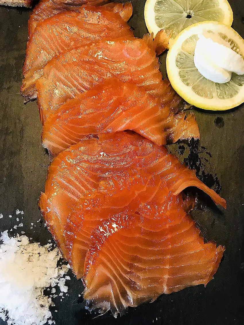 Irischer Bio-Räucherlachs, sanft geräuchert, ungeschnitten 1.2 kg Seite