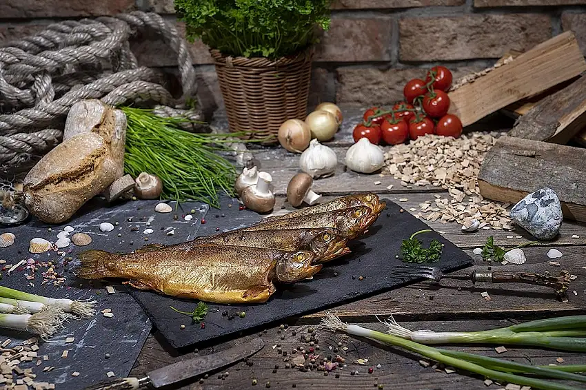 Klaassen Forelle, über Buchenrauch geräuchert, ganze Forelle, 210g (1 Stück)
