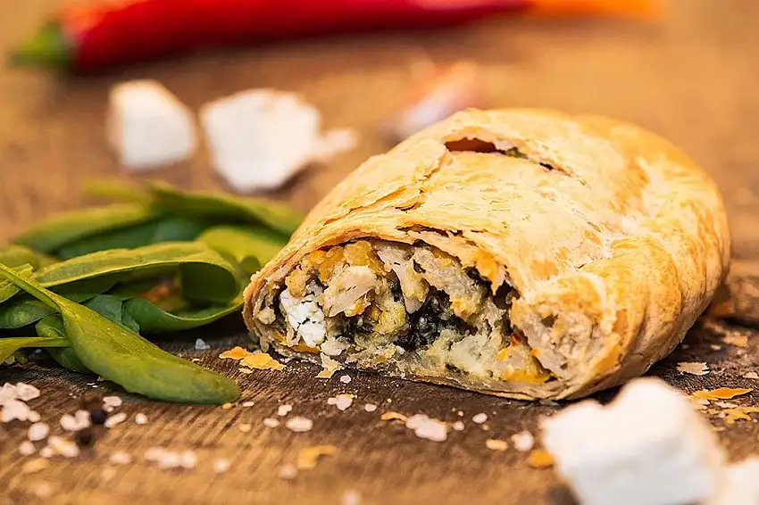 Cornish Pasties mit Kürbis, Spinat & Feta (10 Stück)